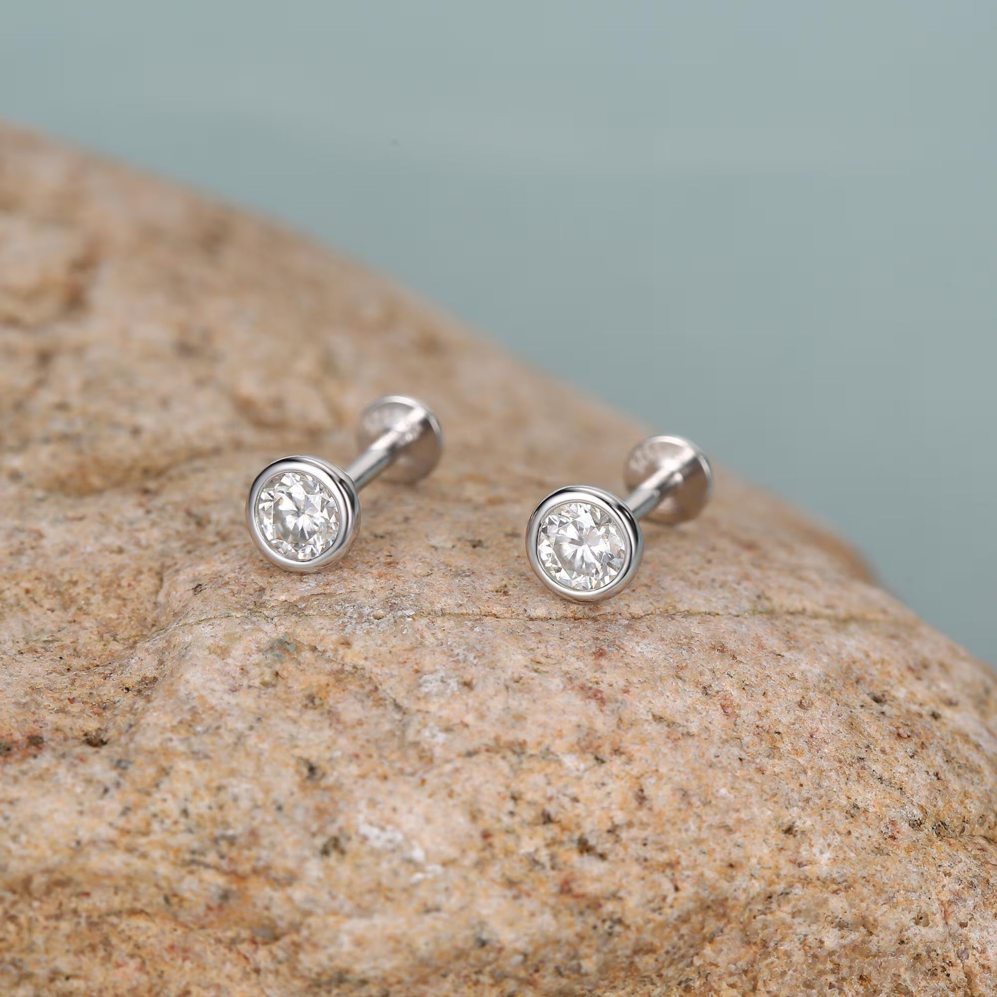 Sterling Silver 4Mm round Moissanite Bezel 16G Flat Back Labret Earrings