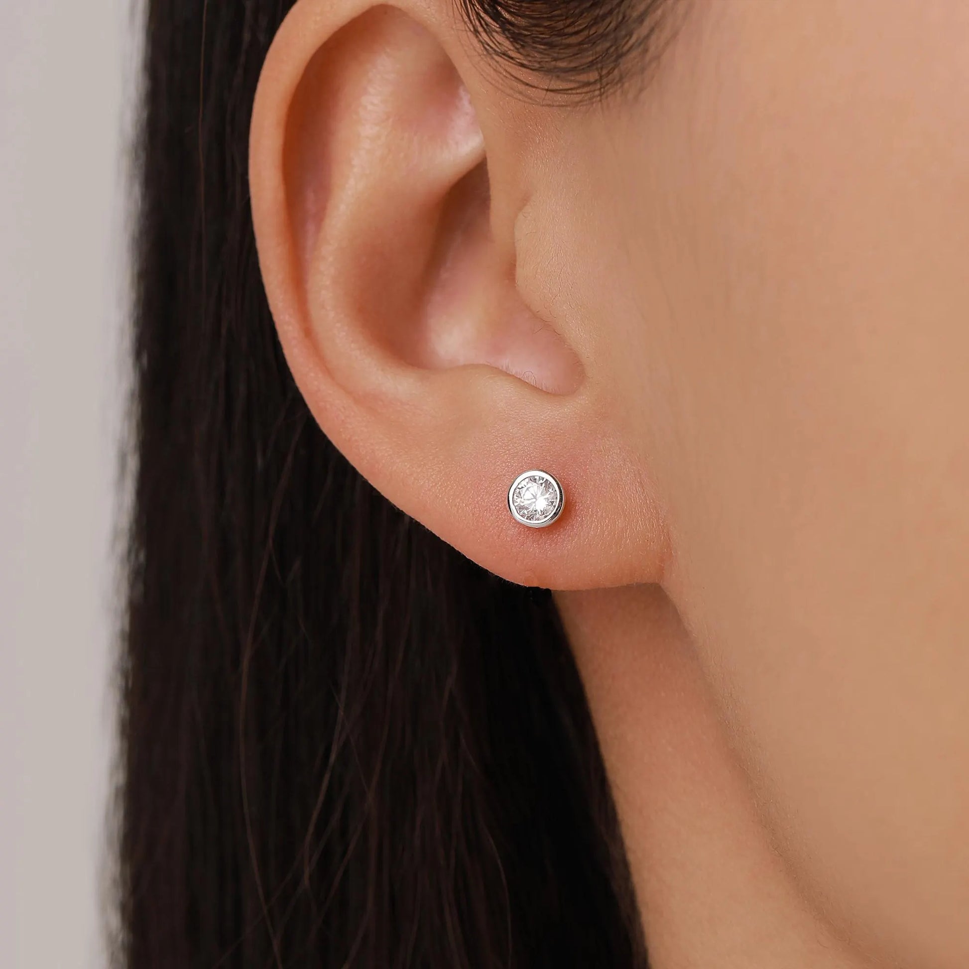 Sterling Silver 4Mm round Moissanite Bezel 16G Flat Back Labret Earrings
